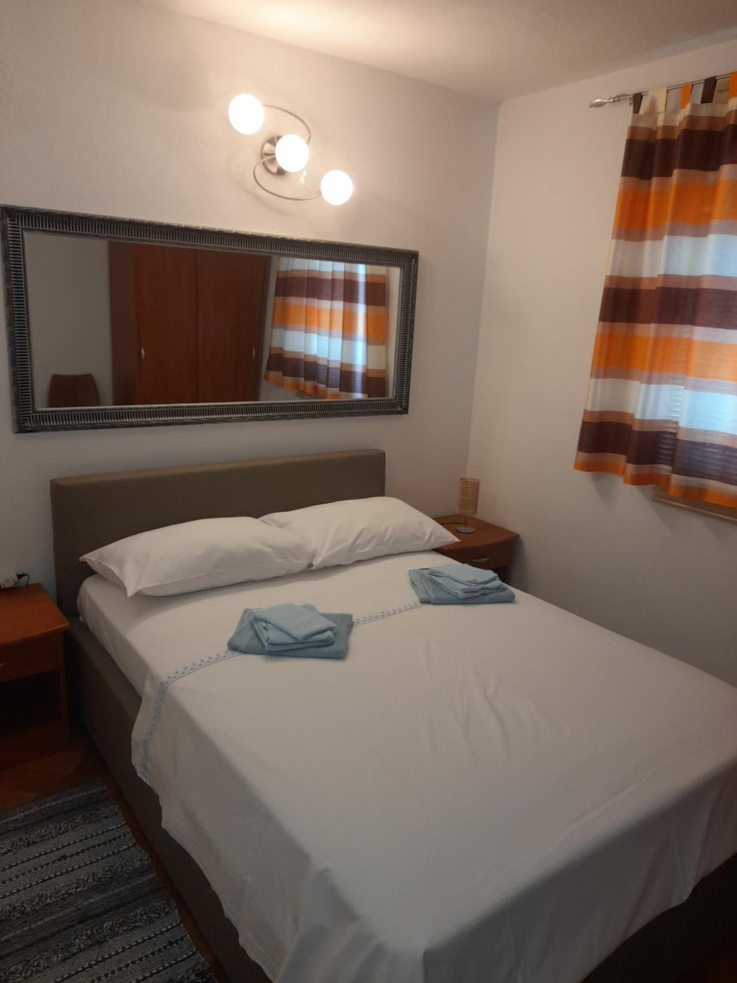 Nives B. Appartement Supetar Buitenkant foto