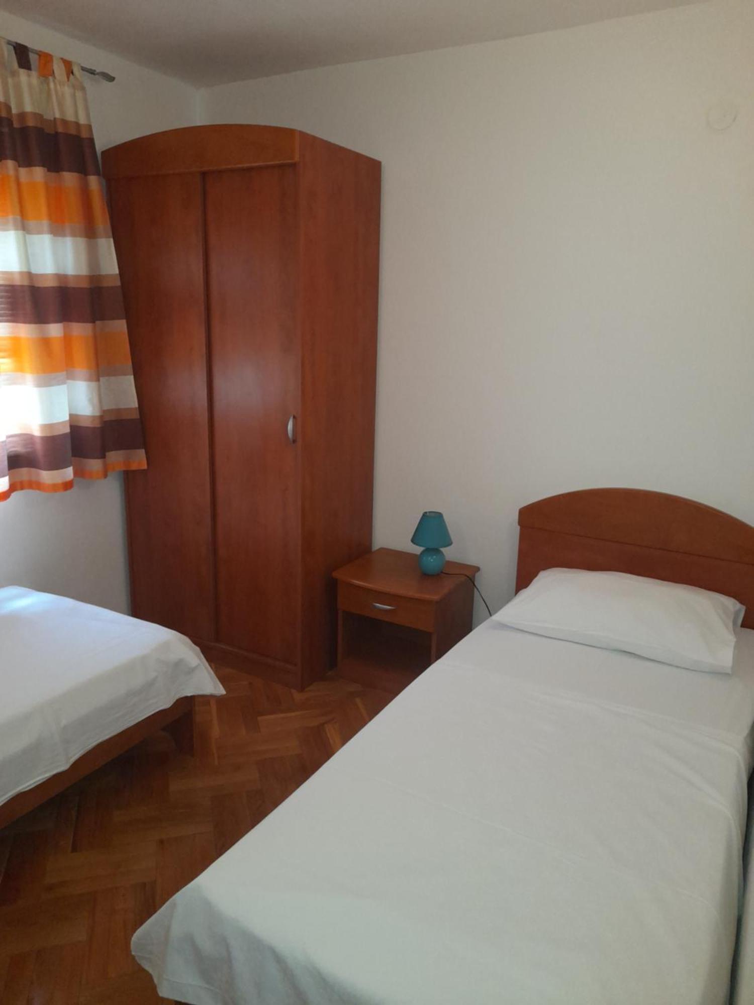 Nives B. Appartement Supetar Buitenkant foto
