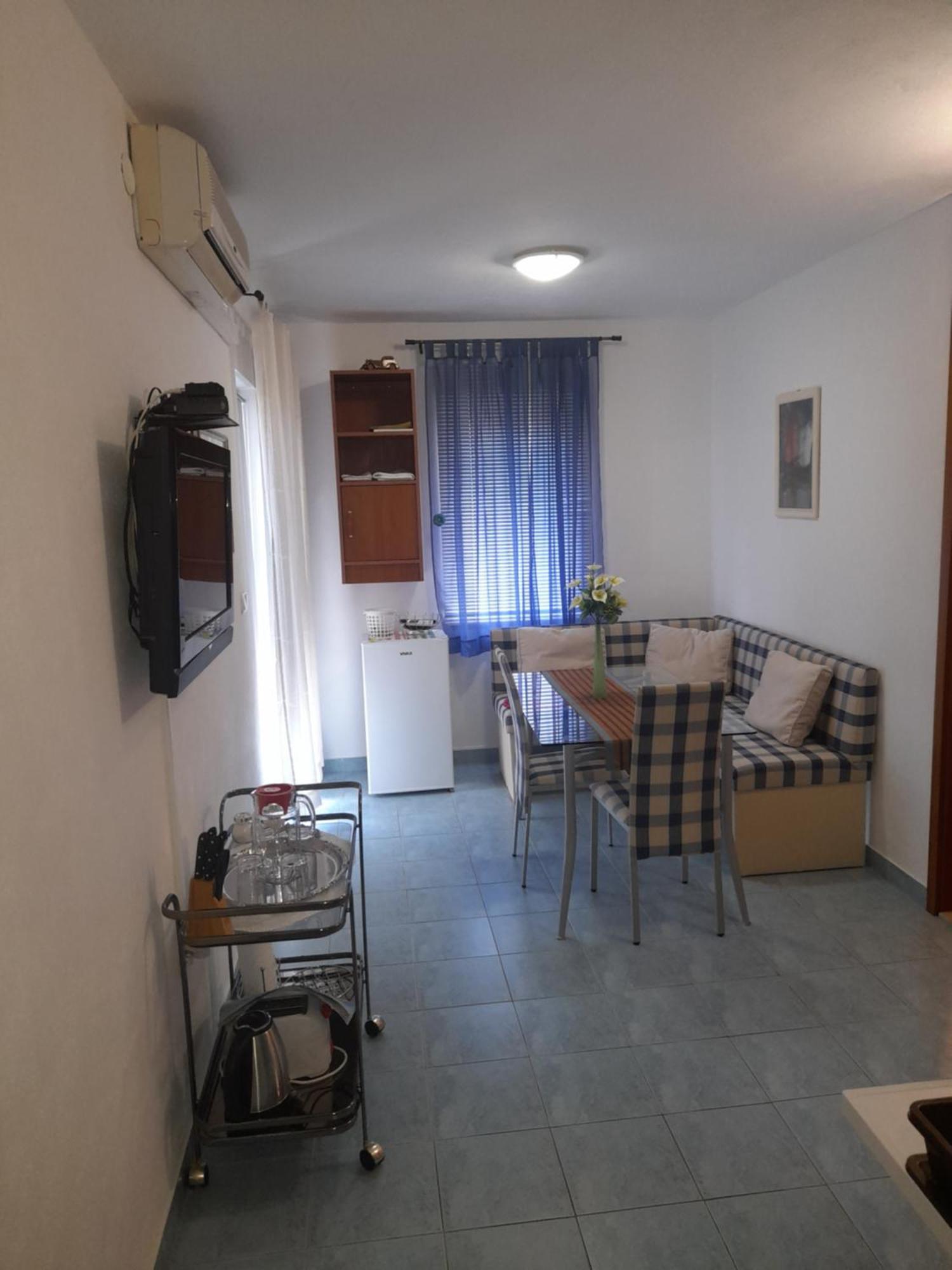 Nives B. Appartement Supetar Buitenkant foto