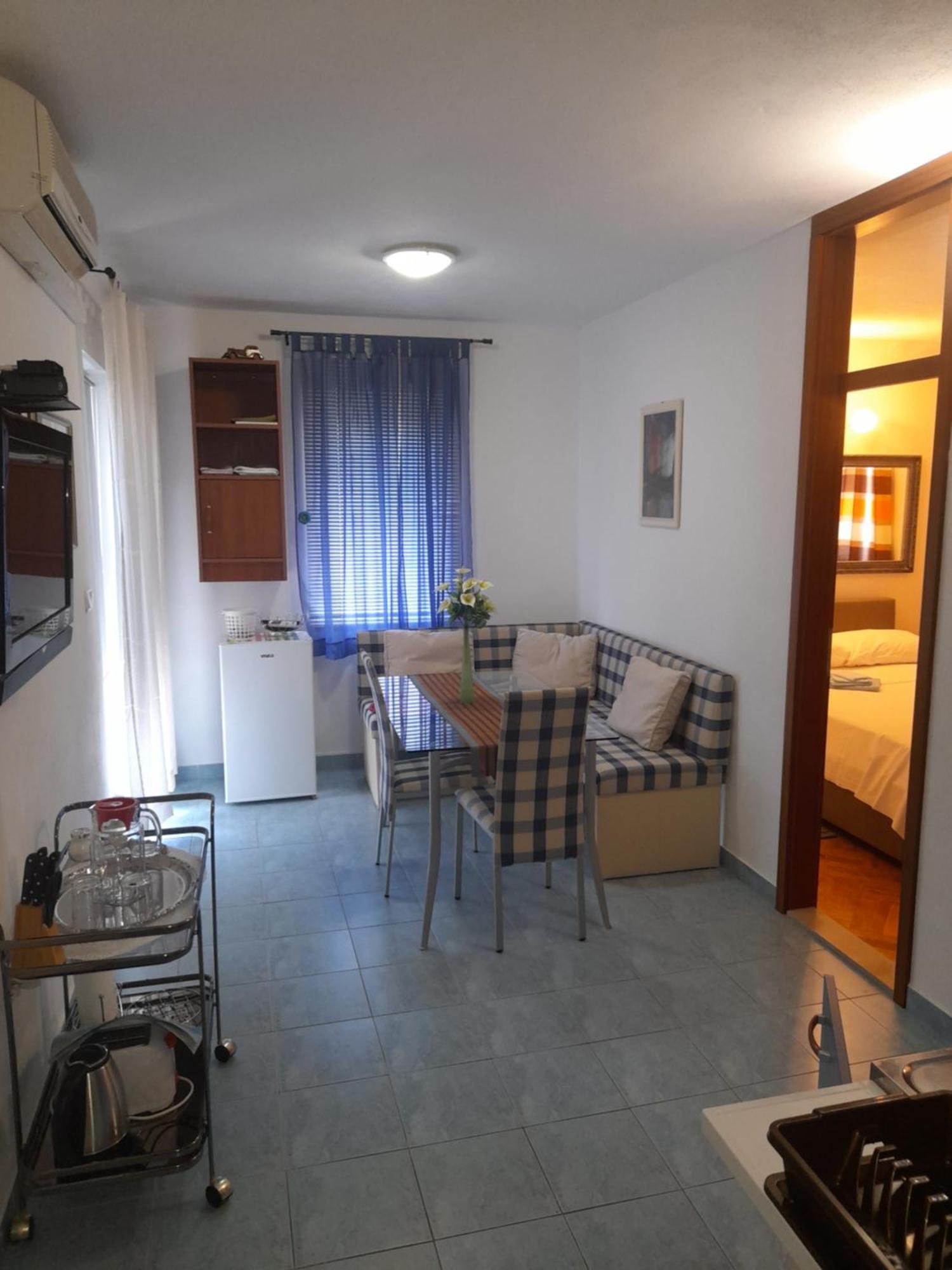 Nives B. Appartement Supetar Buitenkant foto