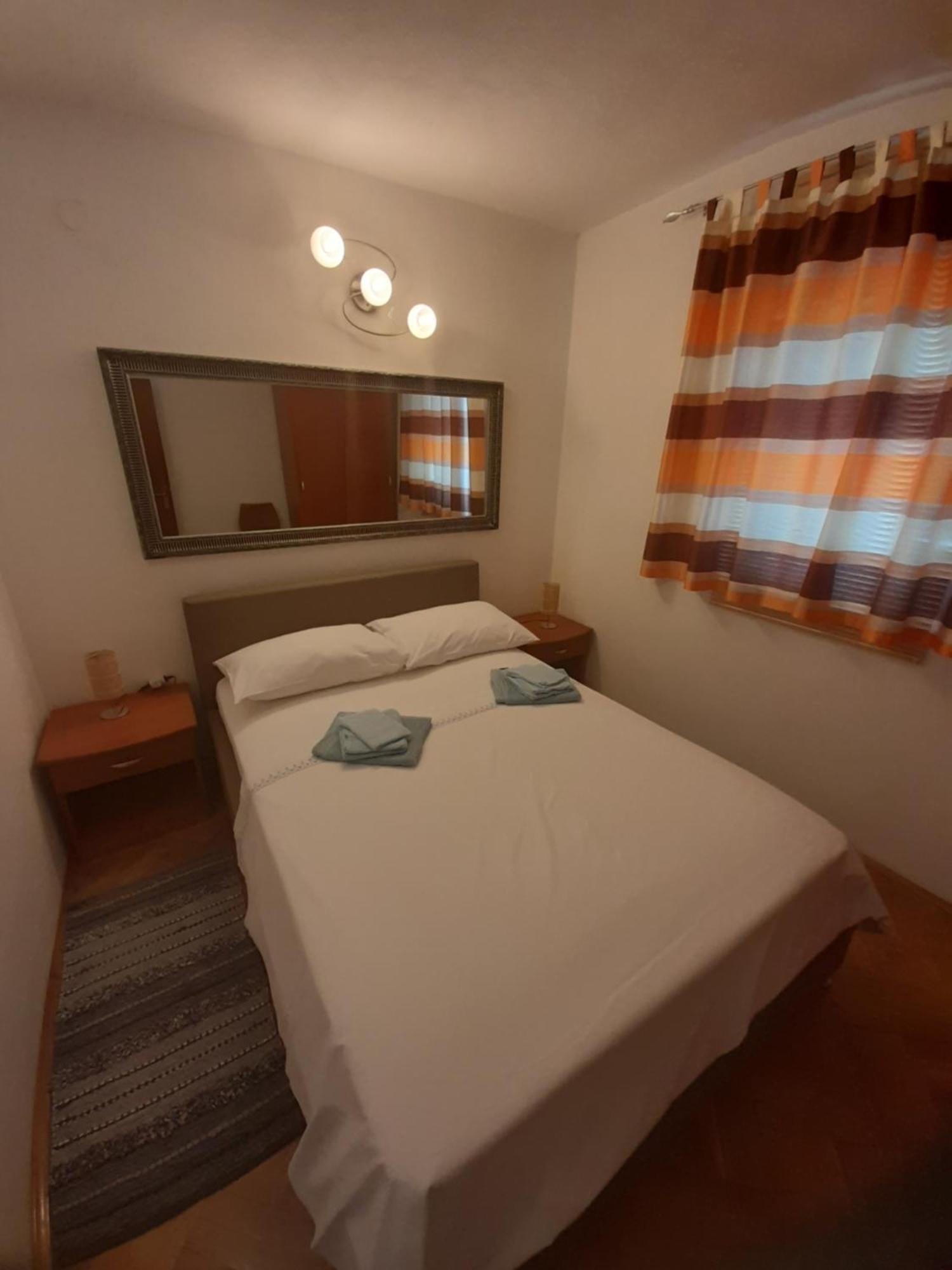 Nives B. Appartement Supetar Buitenkant foto