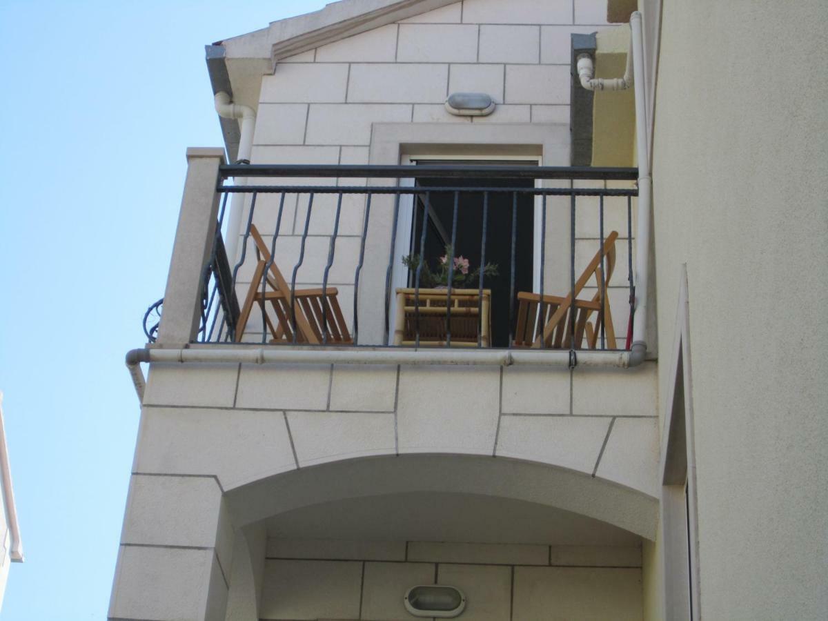 Nives B. Appartement Supetar Buitenkant foto
