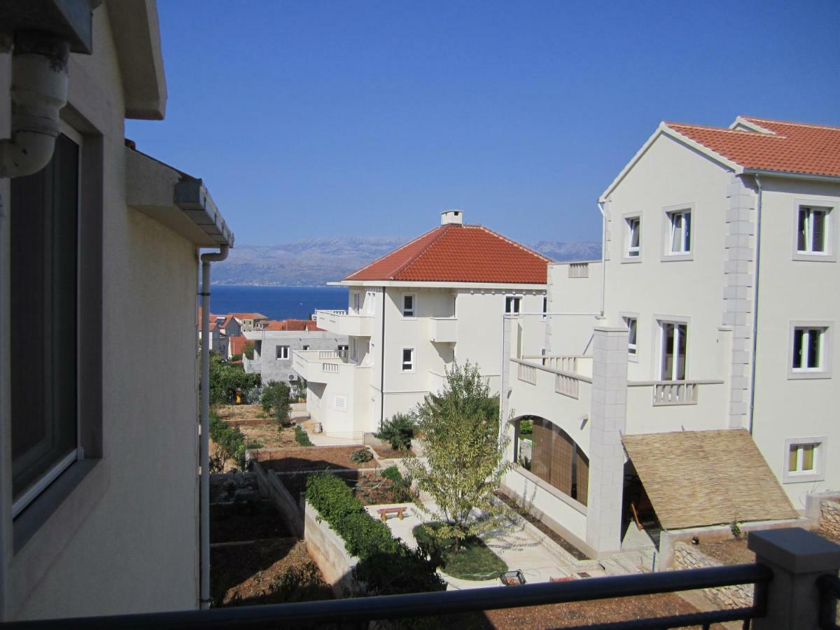 Nives B. Appartement Supetar Buitenkant foto