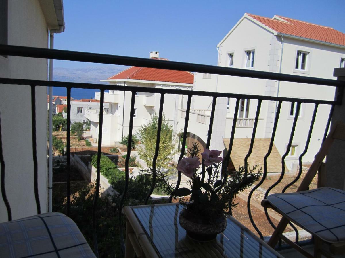 Nives B. Appartement Supetar Buitenkant foto