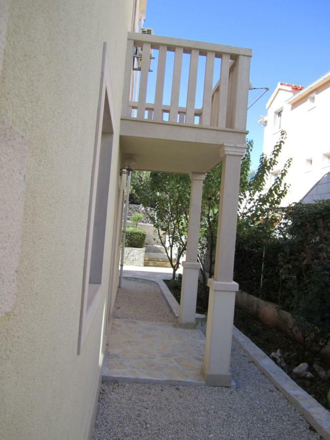 Nives B. Appartement Supetar Buitenkant foto