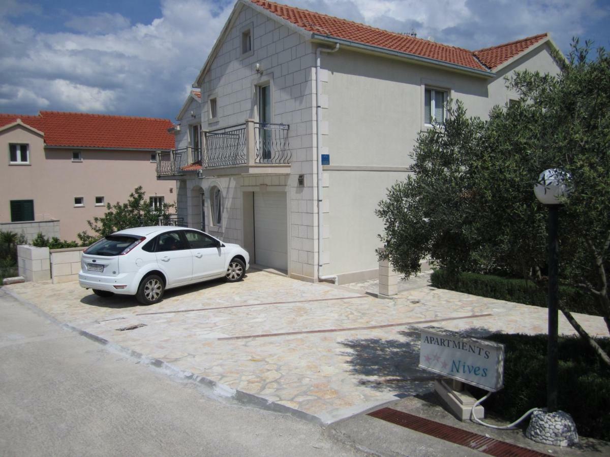 Nives B. Appartement Supetar Buitenkant foto