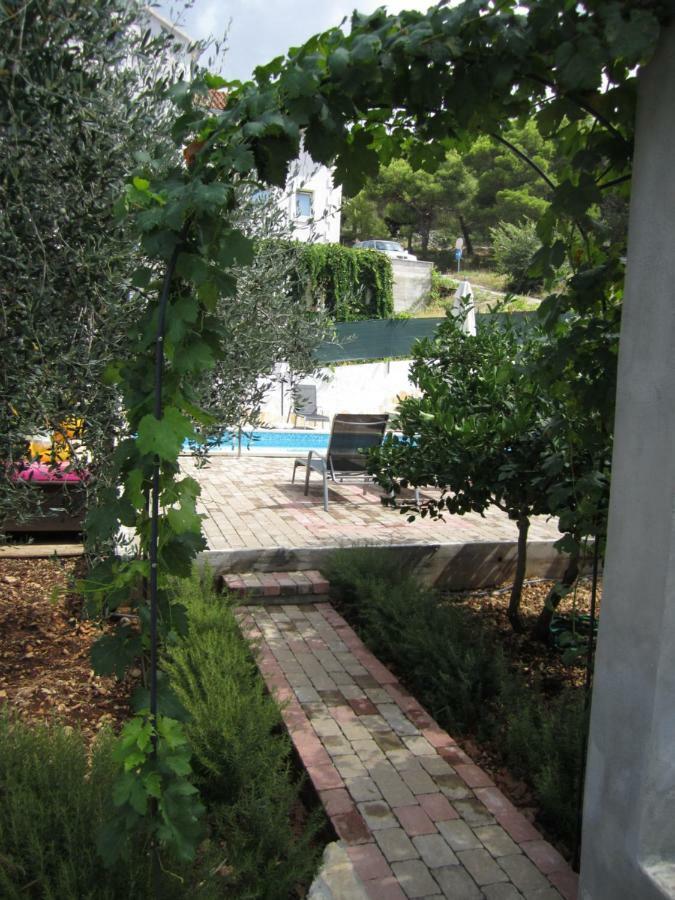 Nives B. Appartement Supetar Buitenkant foto