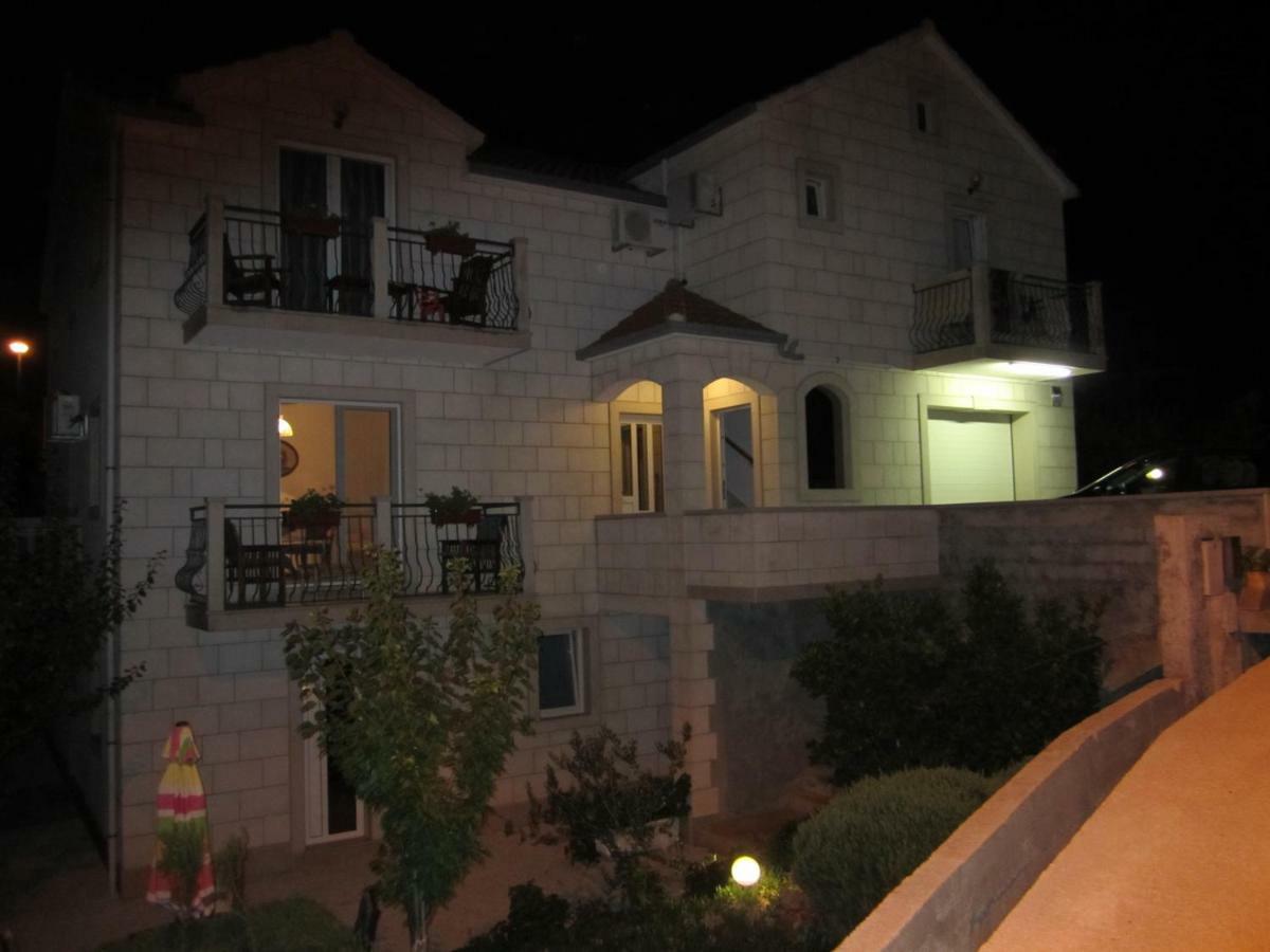 Nives B. Appartement Supetar Buitenkant foto