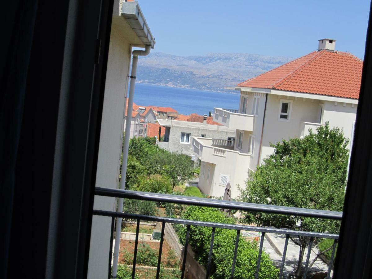 Nives B. Appartement Supetar Buitenkant foto