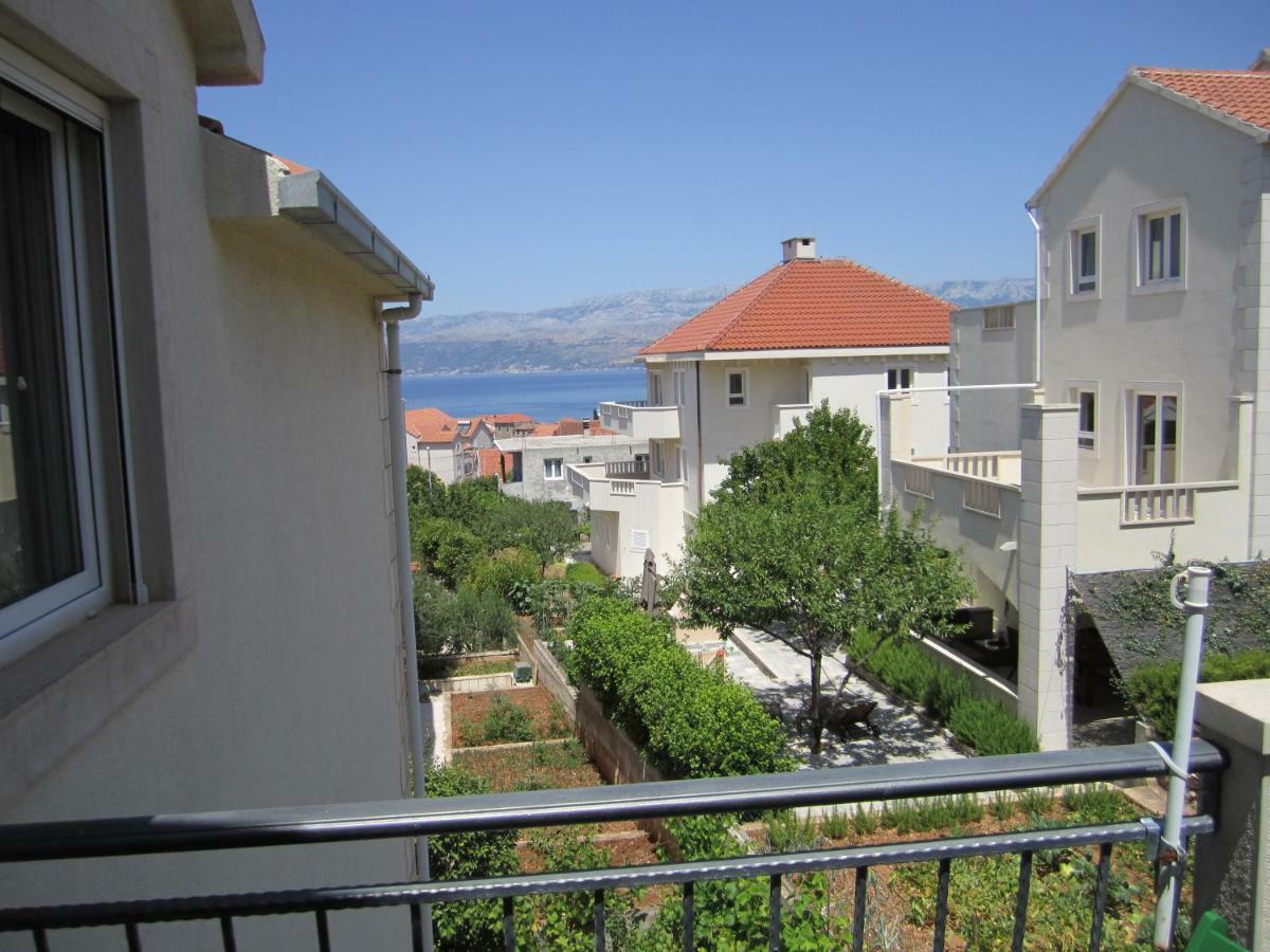 Nives B. Appartement Supetar Buitenkant foto
