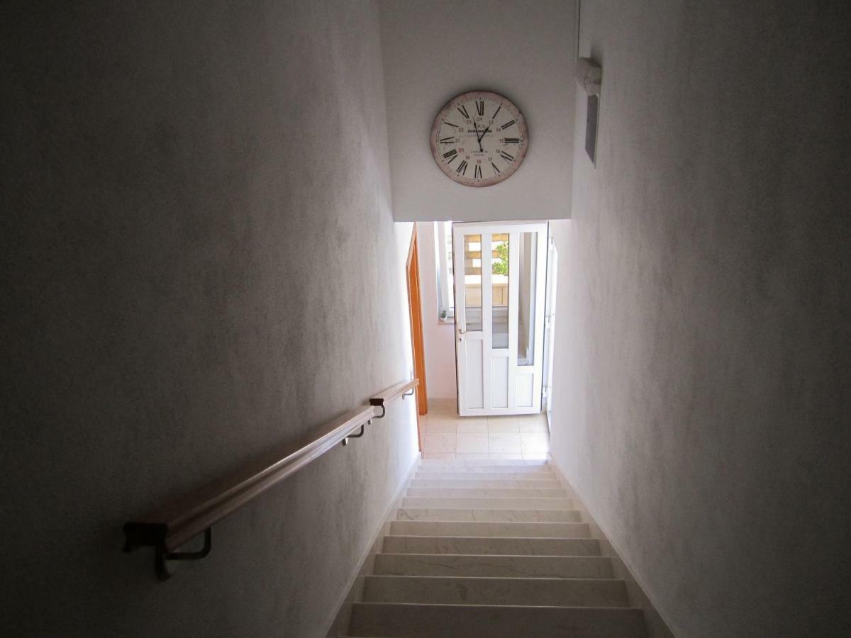 Nives B. Appartement Supetar Buitenkant foto