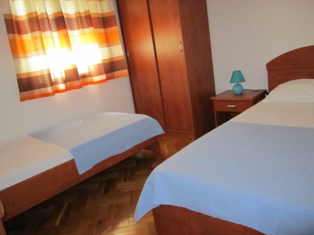 Nives B. Appartement Supetar Buitenkant foto